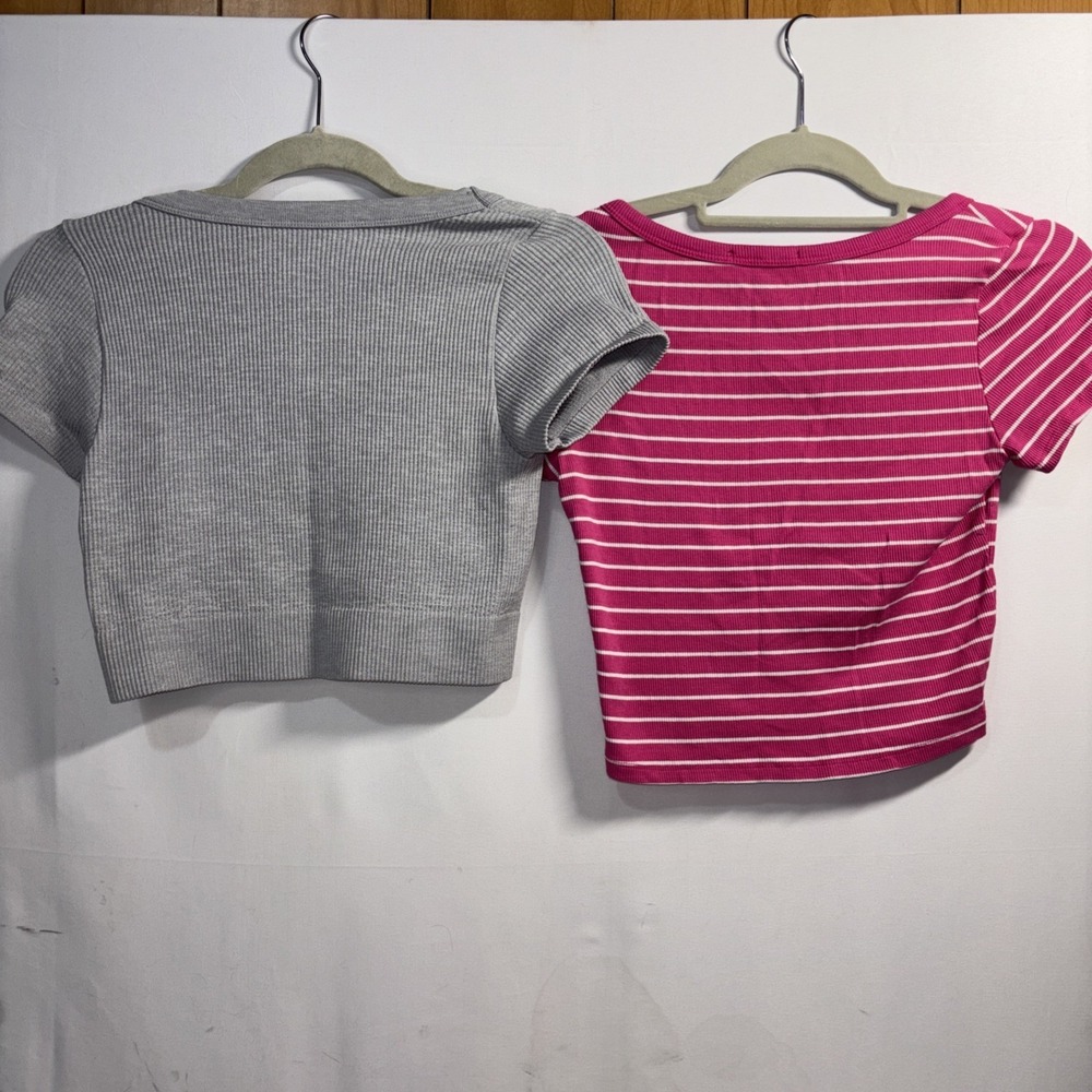 Women's M Crop Top Lot Of 2 Gray And Pink Striped - Picture 4 of 8